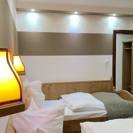 Fogad\u00F3 az \u00D6reg Pr\u00E9shez Hotel Mór Kültér fotó