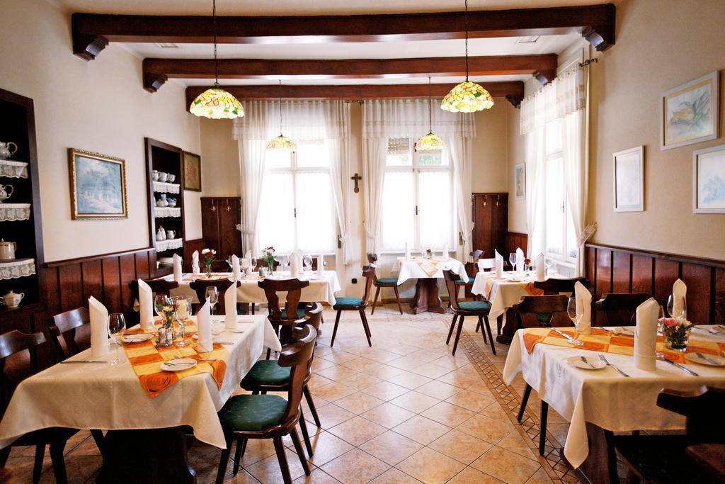 Fogad\u00F3 az \u00D6reg Pr\u00E9shez Hotel Mór Kültér fotó