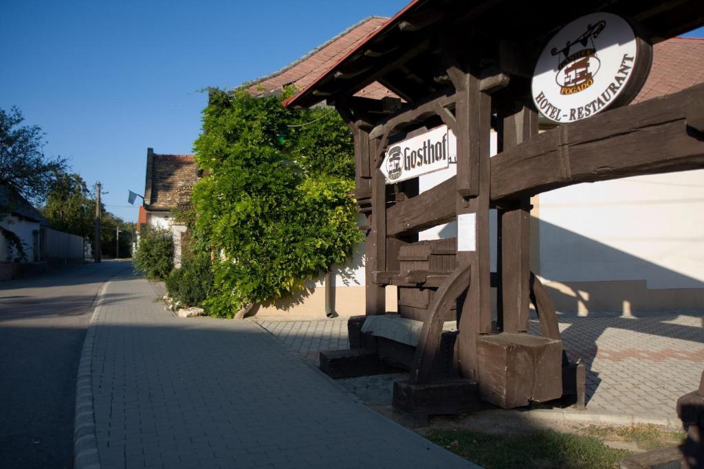 Fogad\u00F3 az \u00D6reg Pr\u00E9shez Hotel Mór Kültér fotó